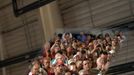 Audience members are reflected in the teleprompter at a campaign rally with Republican presidential nominee Mitt Romney in Colorado Springs, Colorado November 3, 2012. REUTERS/Brian Snyder (UNITED STATES - Tags: POLITICS ELECTIONS USA PRESIDENTIAL ELECTION) Published: Lis. 3, 2012, 11:24 odp.