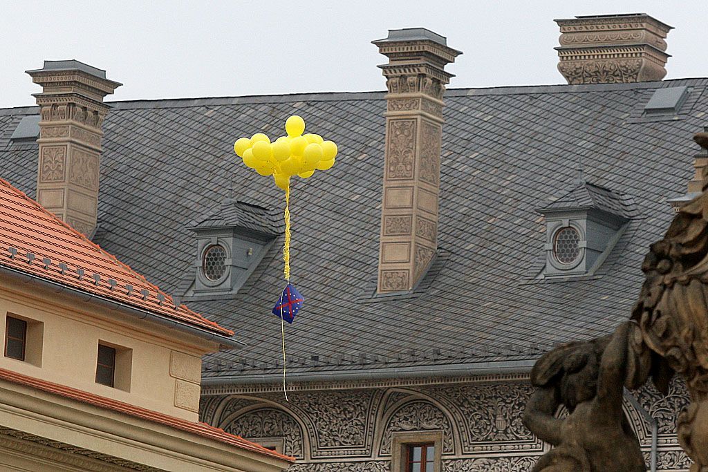 Vlajka EU na hradě