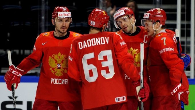 Radost ruských hokejistů v zápase s Běloruskem.