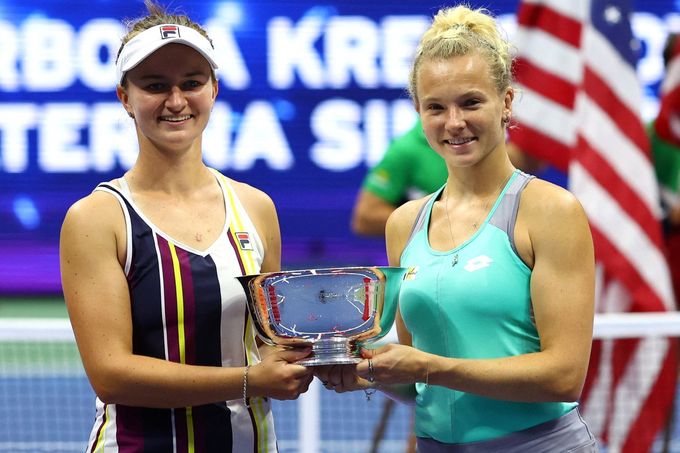 Barbora Krejčíková a Kateřina Siniaková slaví triumf na US Open 2022.