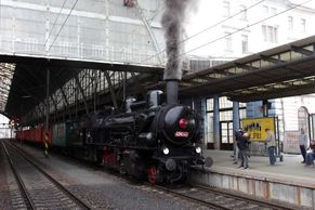 Obrazem: Historický legionářský vlak projezdil celé Česko