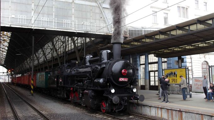 Obrazem: Historický legionářský vlak projezdil celé Česko