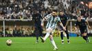 Finále MS ve fotbale 2022, Argentina - Francie: Lionel Messi při penaltě.