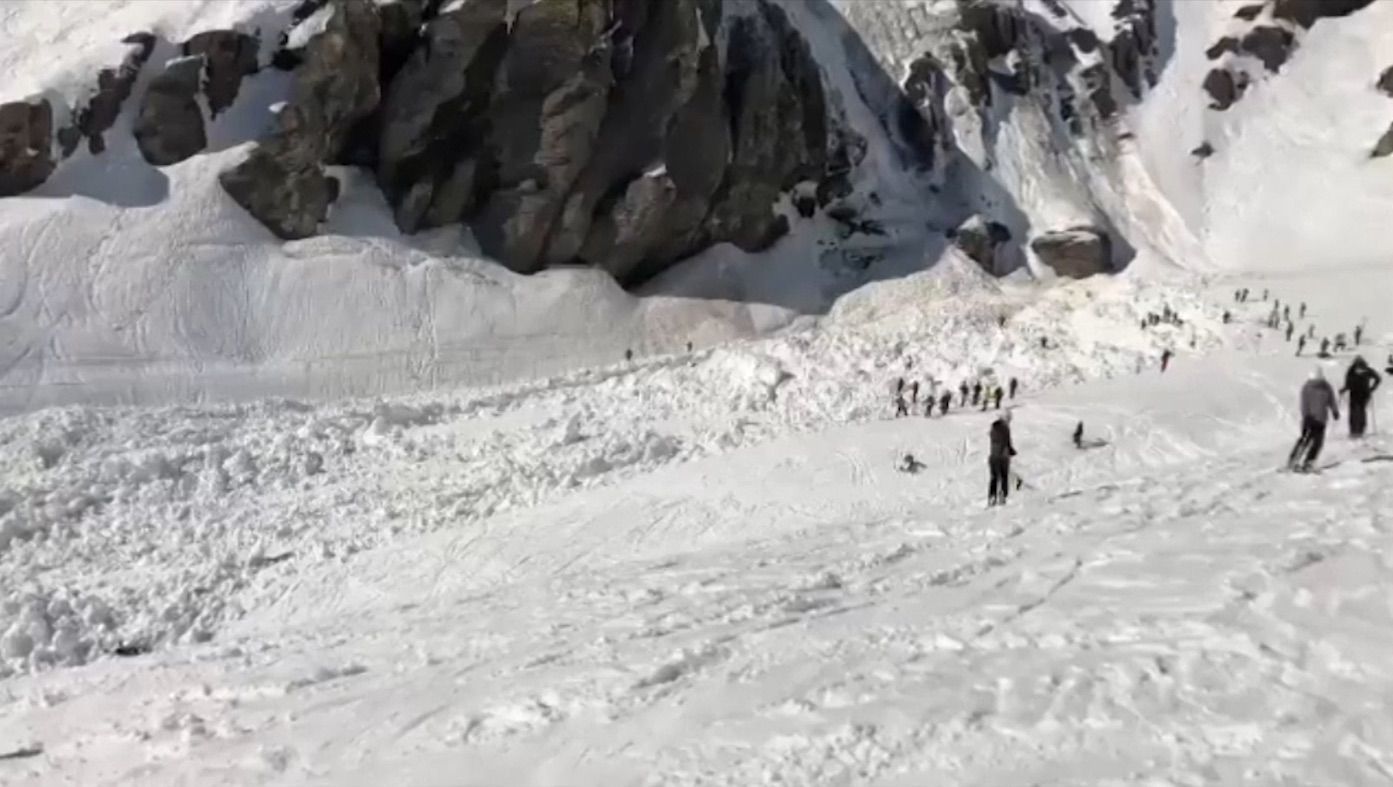 Lavina v jihošvýcarské Crans-Montaně zavalila několik lyžařů