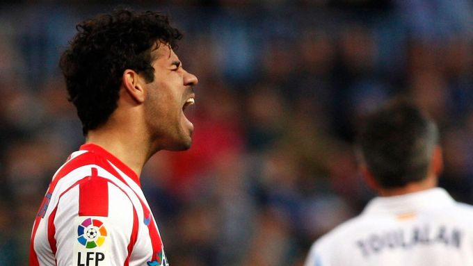 Diego Costa z Atlétika Madrid lituje neproměněné šance v zápase proti Malaze