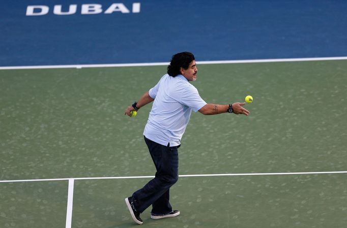 Maradona hraje tenis v Dubaji