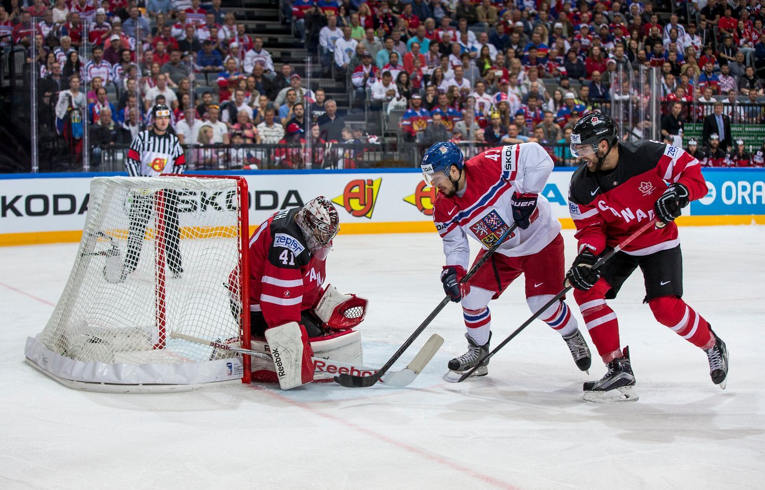 MS 2015, SF Česko-Kanada: Jan Kovář - Mike Smith a Aaron Ekblad (5)