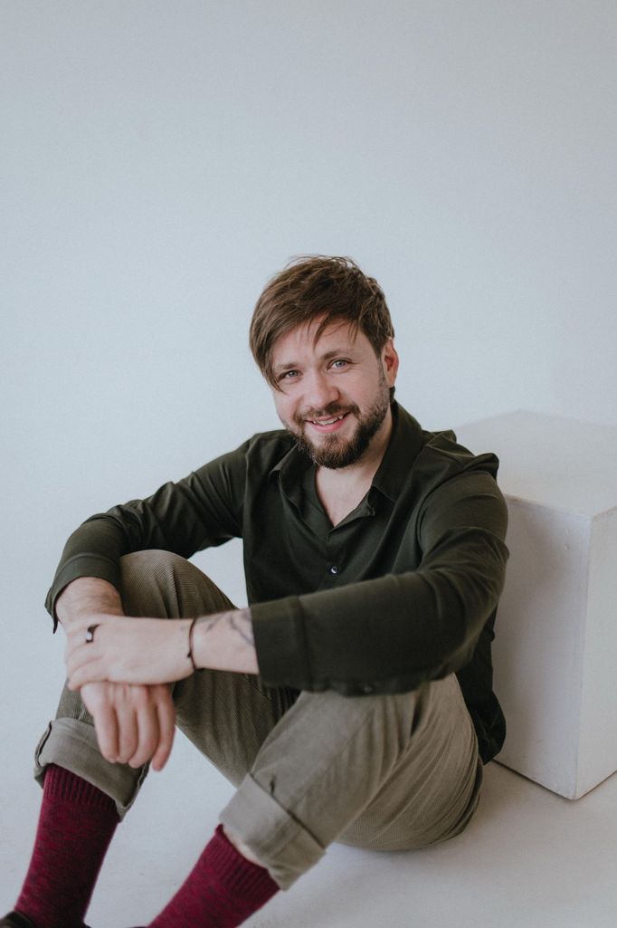 Hudebník Adam Vopička vydal debutové album Grál.