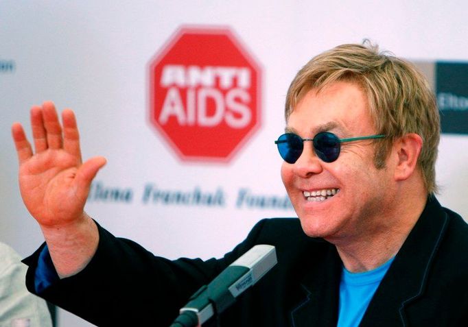 Elton John chtěl adoptoval HIV pozitivného chlapce z Ukrajiny