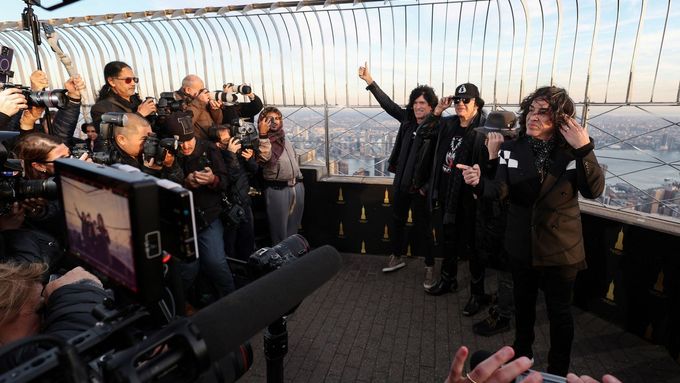 Své digitální avatary, které je nahradí na budoucích koncertech, Kiss představili také v samostatném videu. Foto: Reuters