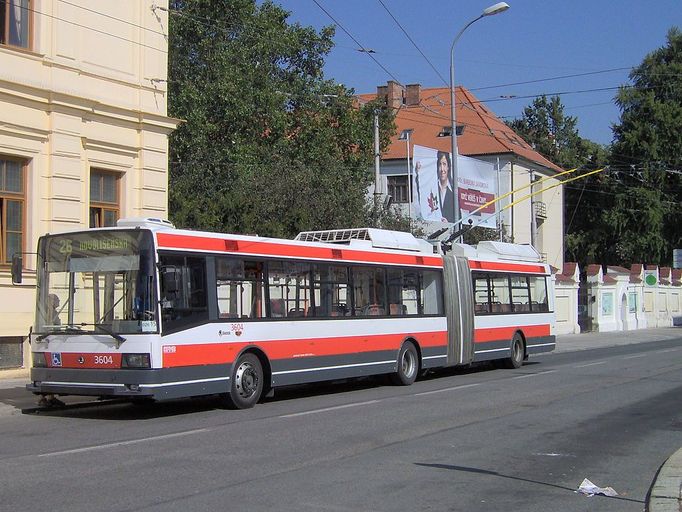 Škoda 22Tr je nízkopodlažní dvoučlánkový trolejbus, který byl vyráběn v letech 2002 až 2004 firmou Škoda Ostrov. Snímek byl pořízen v Brně.