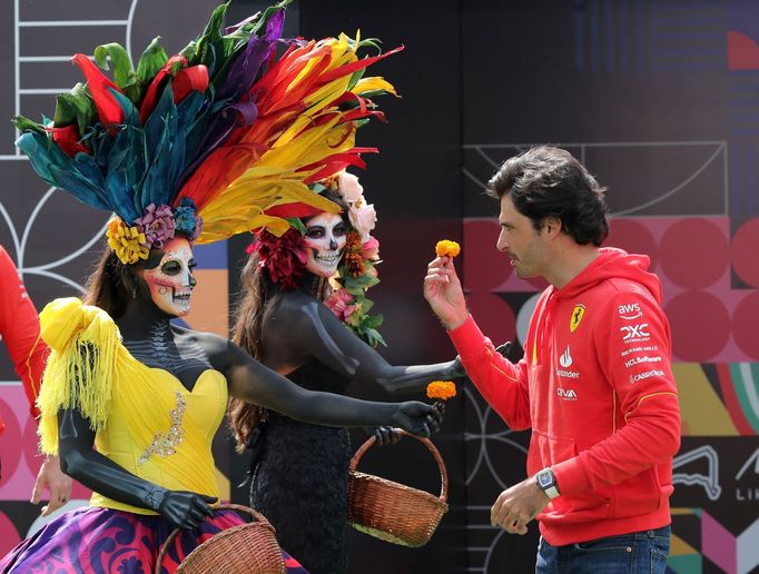 Charles Leclerc a fanoušci během VC Mexika F1 2024