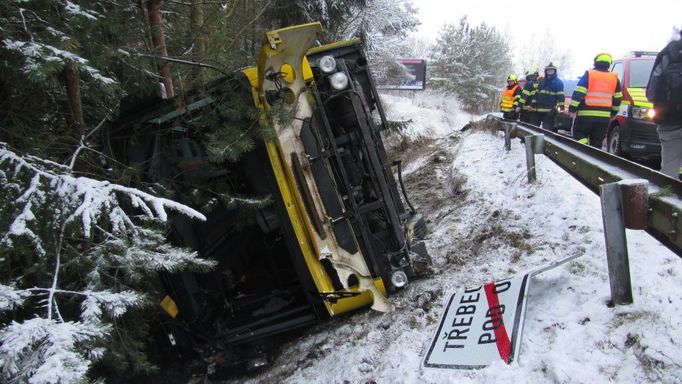 Dopravní nehoda autobusu v Třebechovicích pod Orebem.