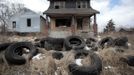 Ilegally dumped tires sit in front of a vacant, blighted home in a once thriving neighborhood on the east side of Detroit, Michigan in this file photo taken March 20, 2013. The city of Detroit is in final preparations to file for federal bankruptcy as early as Friday morning, the Detroit Free Press reported on Thursday, citing several unnamed sources. REUTERS/Rebecca Cook/Files (UNITED STATES - Tags: POLITICS SOCIETY BUSINESS) Published: Čec. 18, 2013, 8:23 odp.