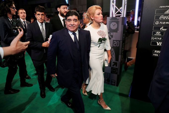 Diego Maradona a manželka Rocio Oliva. Vyhlášení výsledků ankety FIFA o nejlepší fotbalisty světa za sezonu 2016/2017.