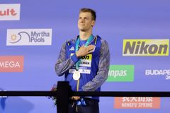 "Rusové všechno zničili." Plavec věnoval medaili Ukrajině, s otcem mluvit nemůže