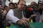 V Pákistánu vyhrál autokrat, kterého svrhl Mušaraf