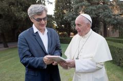 Režisér Wim Wenders a papež František.