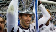 Petr Čech - Přesně před rokem česká gólmanská jednička zvedlala nad hlavu trofej pro vítěze Champions League. Chelsea ve finále porazila Bayern Mnichov 2:1. Čech měl na vítězství lví podíl, protože o nejlepším týmu rozhodly až pokutové kopy.