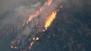 Two lines of fire move across a hillside above a subdivision in the Waldo Canyon fire, west of Colorado Springs, in Colorado June 26, 2012. A monster Colorado wildfire raging near some of the most visited tourist areas in the state took a turn for the worse on Tuesday as hot winds pushed flames north, prompting the evacuation of 7,000 more people, officials said. REUTERS/Rick Wilking (UNITED STATES - Tags: DISASTER ENVIRONMENT) Published: Čer. 27, 2012, 1:05 dop.