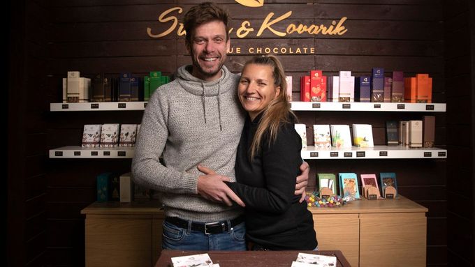 Pražská čokoládovna Steiner & Kovarik dokázala s bílou čokoládou ochucenou chřestem dobýt svět. Ve finále prestižní International Chocolate Awards 2025 získala zlato.