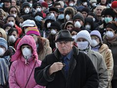 Na demonstraci rouška pro Ostravu se před magistrátem města sešly asi tři stovky lidí nespokojených s tím, že v Ostravě nemohou dýchat čistý vzduch