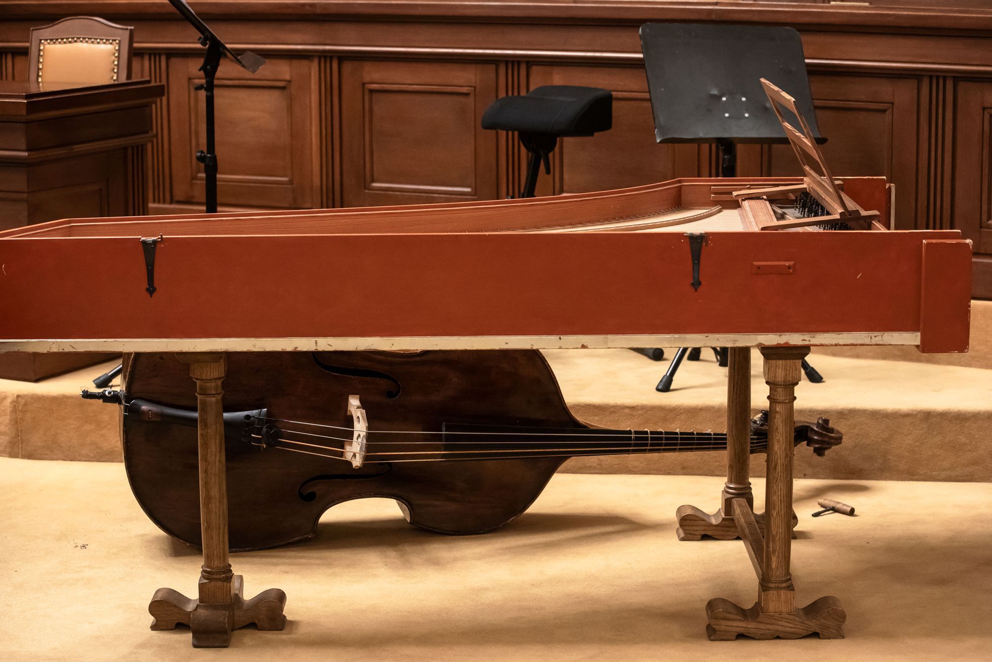 Opera v jednacím sále poslanecké sněmovny, zpívá Vojtěch Dyk a Simona Šaturová