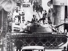 Tanky v Aténách v listopadu 1973.