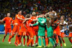 Nizozemci se trápili s Kazachstánem, Island znovu vyhrál