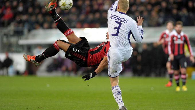 Parádní nůžky Philippa Mexese v Lize mistrů proti Anderlechtu.