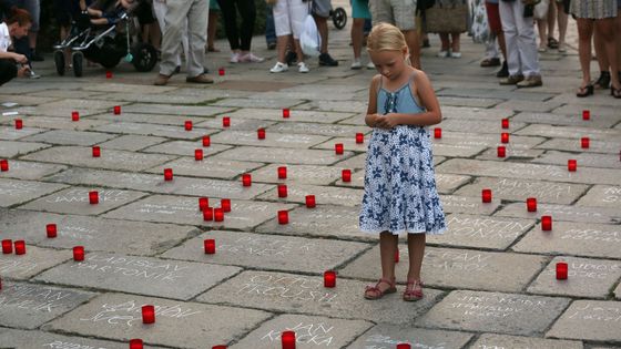 Obrazem: V Plzni uctili 137 obětí okupace. Jménem na dlažbě. To je místo, kde většina z nich zemřela