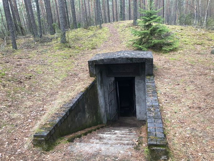 Bunkr litevských bojovníků za nezávislost, takzvaných Lesních bratrů. Jižní Litva byla místem bojů mezi bratry a sovětskou armádou až do konce padesátých let.