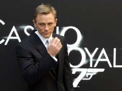 Daniel Craig alias nový James Bond představuje po světě novou bondovku Casino Royale. Zde na premiéře v Madridu.