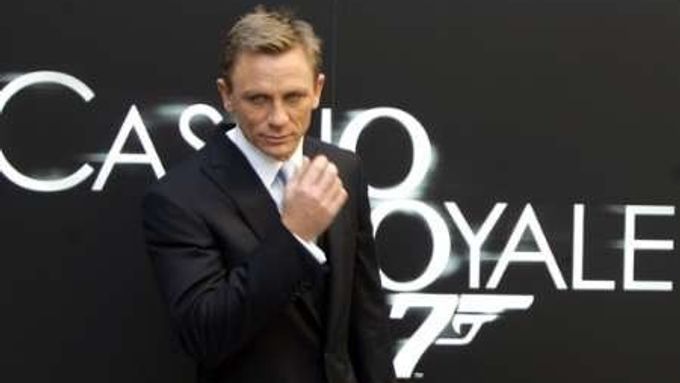 Daniel Craig alias nový James Bond představuje po světě novou bondovku Casino Royale. Zde na premiéře v Madridu.