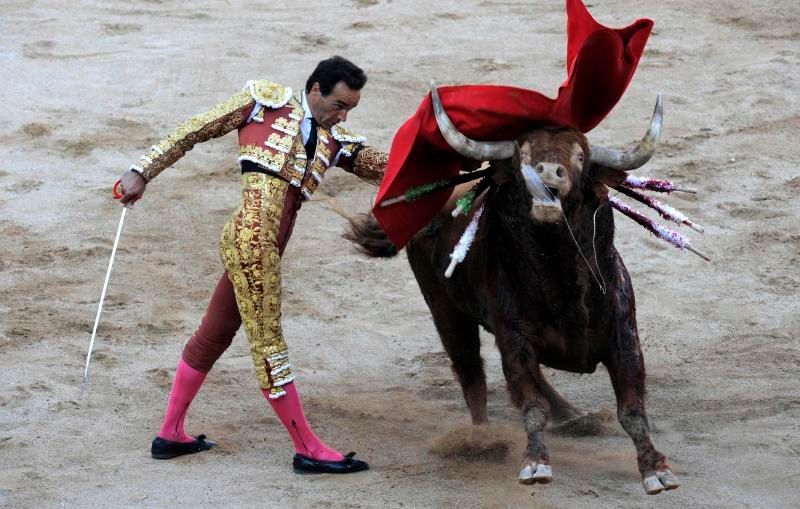 Pamplona - toreadoři vs býci