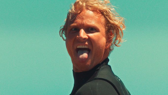 Rory O'Keeffe jako Blondie ve snímku Surfař.