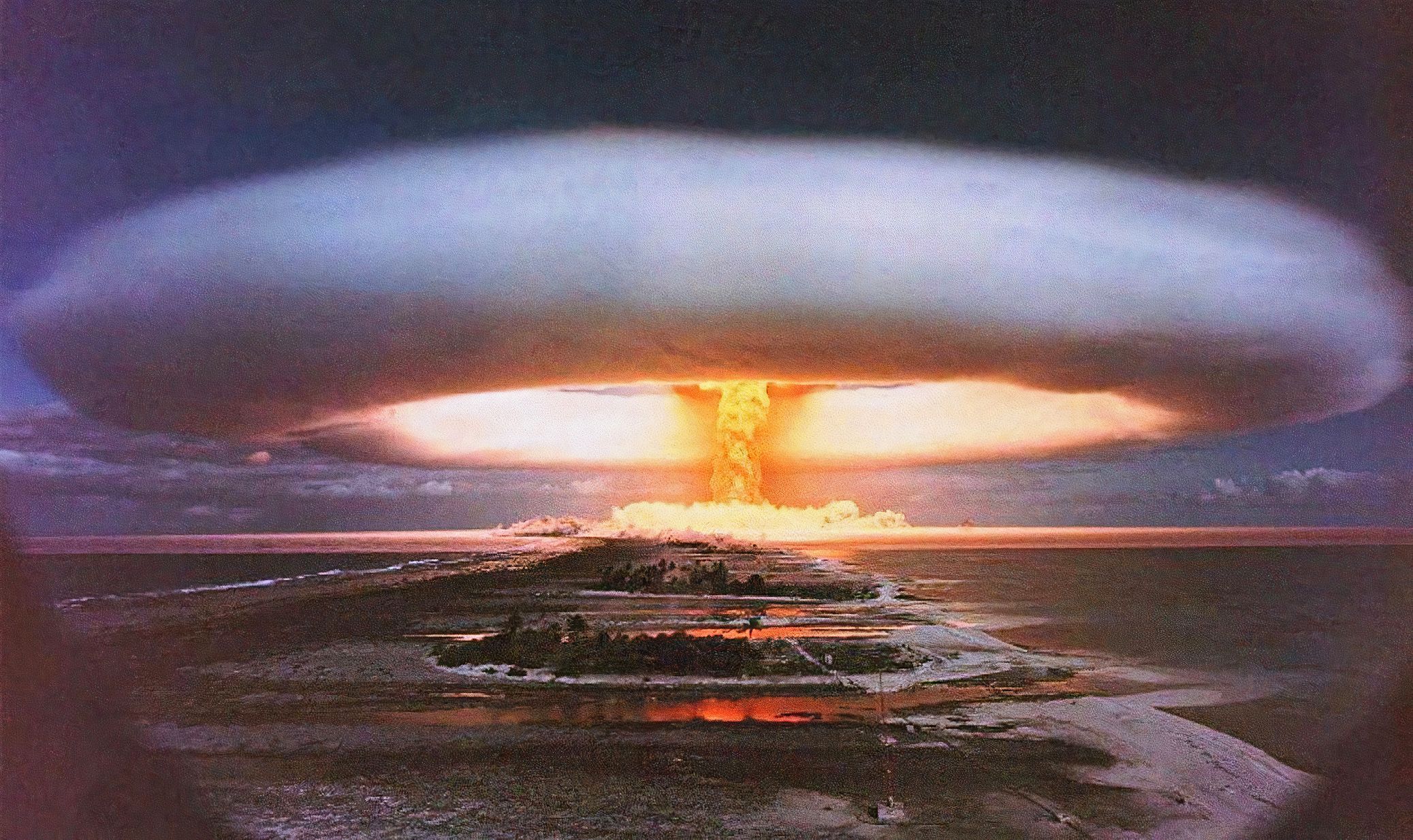 Jednorázové užití / Fotogalerie / Děsivý car všech atomovek. Před 60 lety Sověti odpálili nejsilnější bombu všech dob. / Atomovka / Tsar / Car / SSSR / Atomová bomba