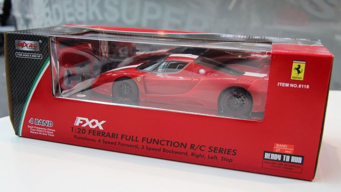 Model Ferrari FXX na dálkové ovládání, který můžete vyhrát.