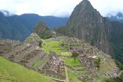 Mladíci z Evropy se fotili u Machu Picchu se staženými kalhotami. Správci památky je vykázali