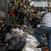 Střety demonstrantů s policisty v Hongkongu - 1. prosince