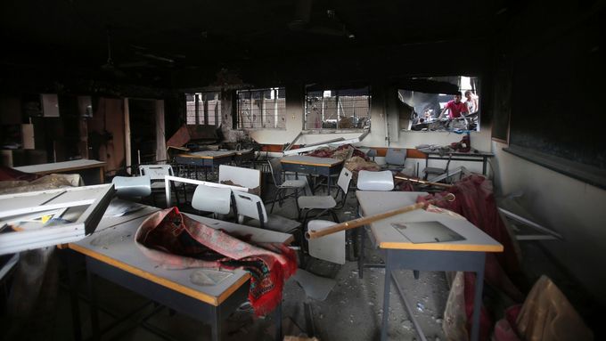 Škola v Rafahu, kterou podle svědků zničil izraelský útok.
