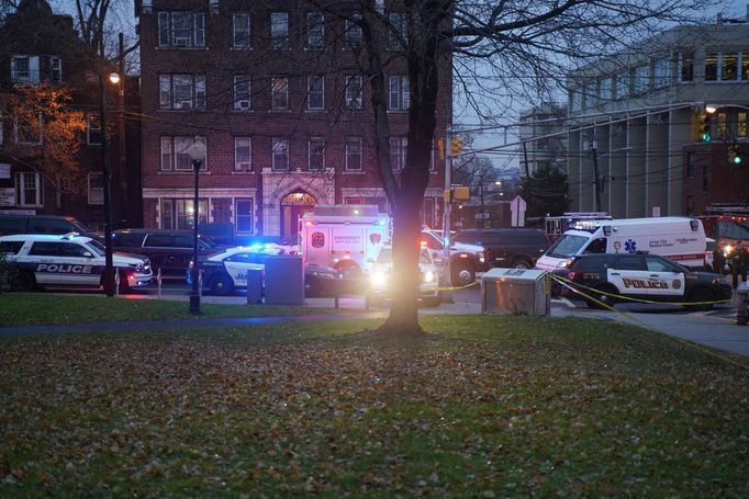 Policisté v New Jersey, kde došlo ke střelbě.