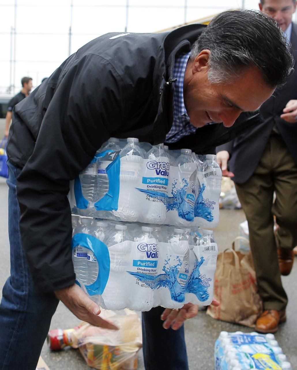 Obama, Romney a hurikán Sandy