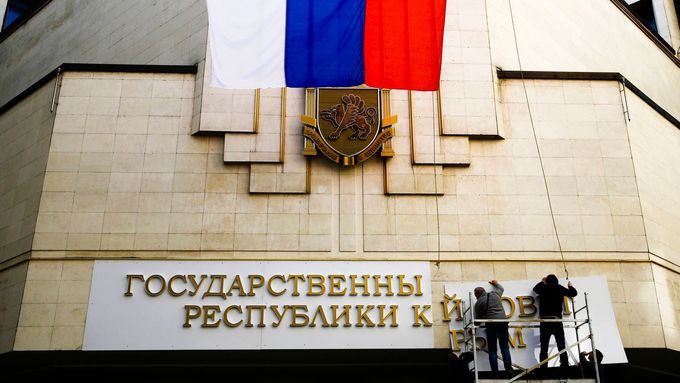 Ruská vlajka na krymském parlamentu.