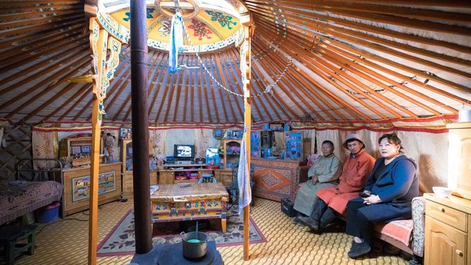 Bydlí v jurtách a kočují nekonečnými pláněmi. Nahlédněte do života mongolských nomádů