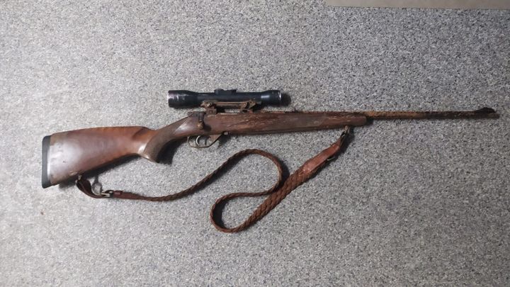 Při zbraňové amnestii se odevzdalo 3700 zbraní, policii byl ohlášen i pevnostní kanon; Zdroj foto: Policie ČR