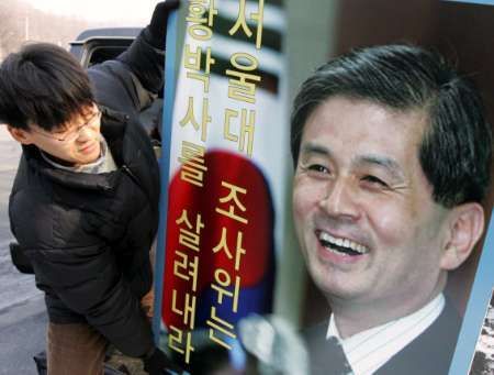 Pro mnoho JIhokorejců je U Sok-Hwang stále národním hrdinou