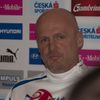 Český fotbalový trenér Michal Bílek na tréninku před přátelským utkáním se Slovenskem v Olomouci v listopadu 2012.