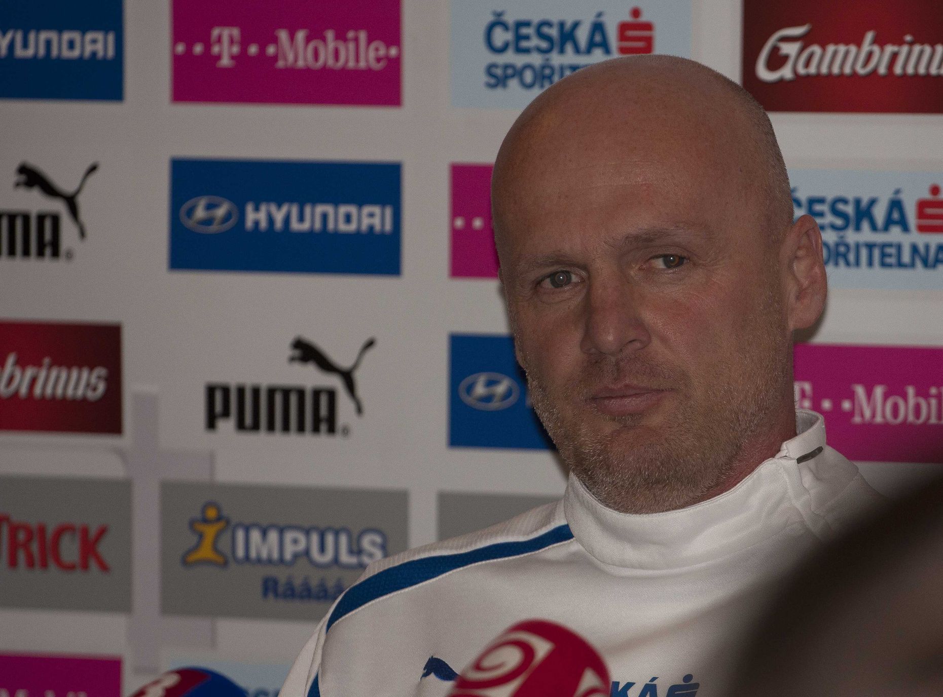 Český fotbalový trenér Michal Bílek na tréninku před přátelským utkáním se Slovenskem v Olomouci v listopadu 2012.