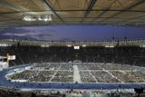 Nadšení vyvolal papež u účastníků večerní bohoslužby na Olympijském stadionu.